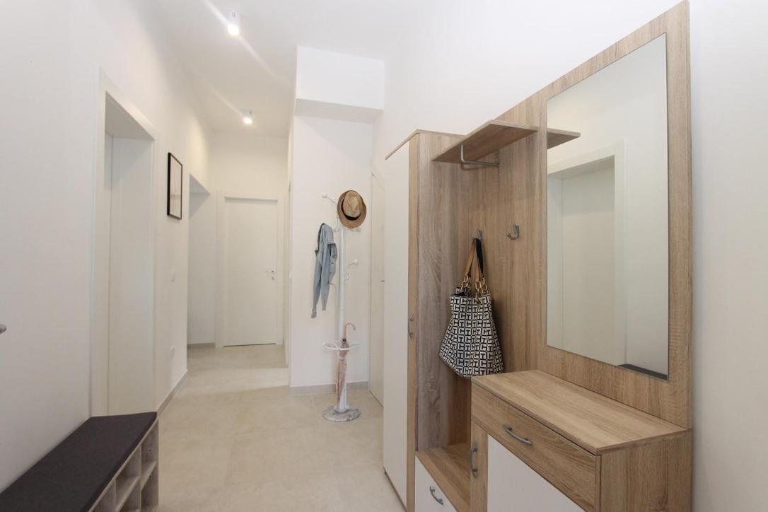 L Apartment Raša Buitenkant foto