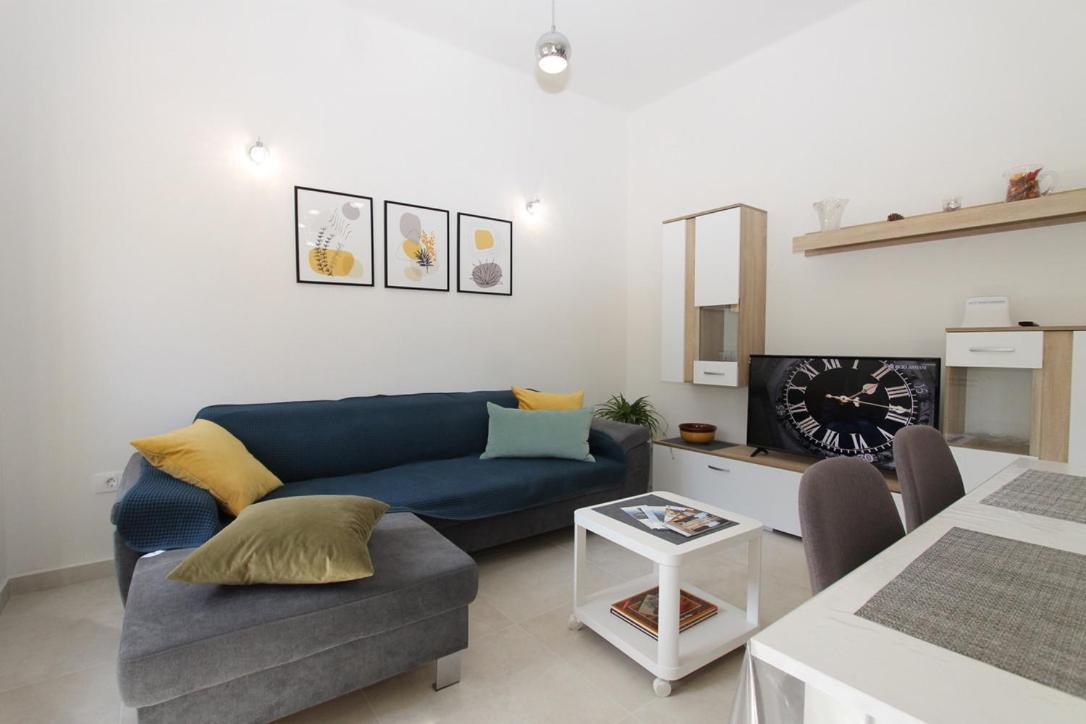 L Apartment Raša Buitenkant foto
