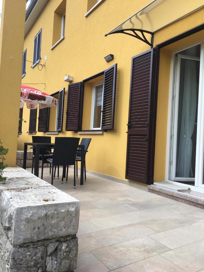 L Apartment Raša Buitenkant foto