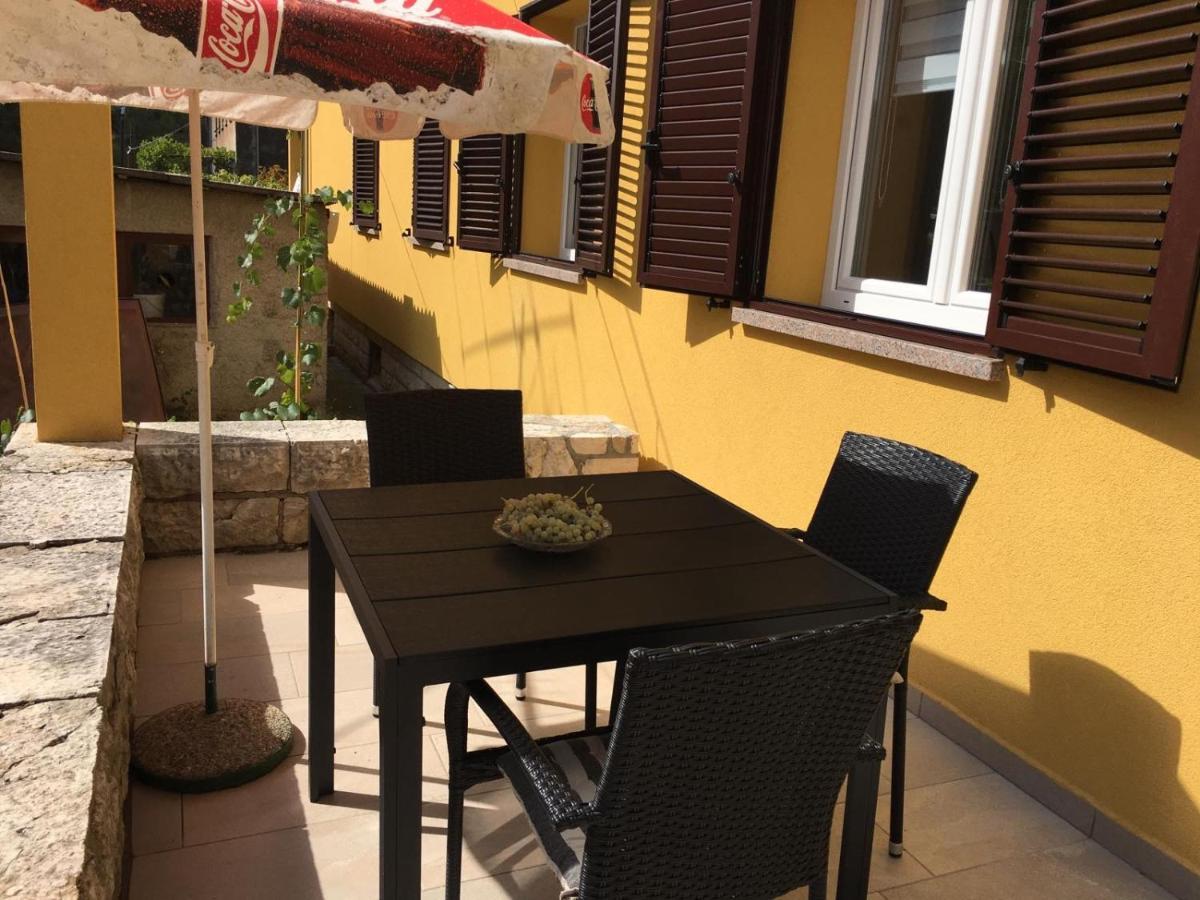 L Apartment Raša Buitenkant foto